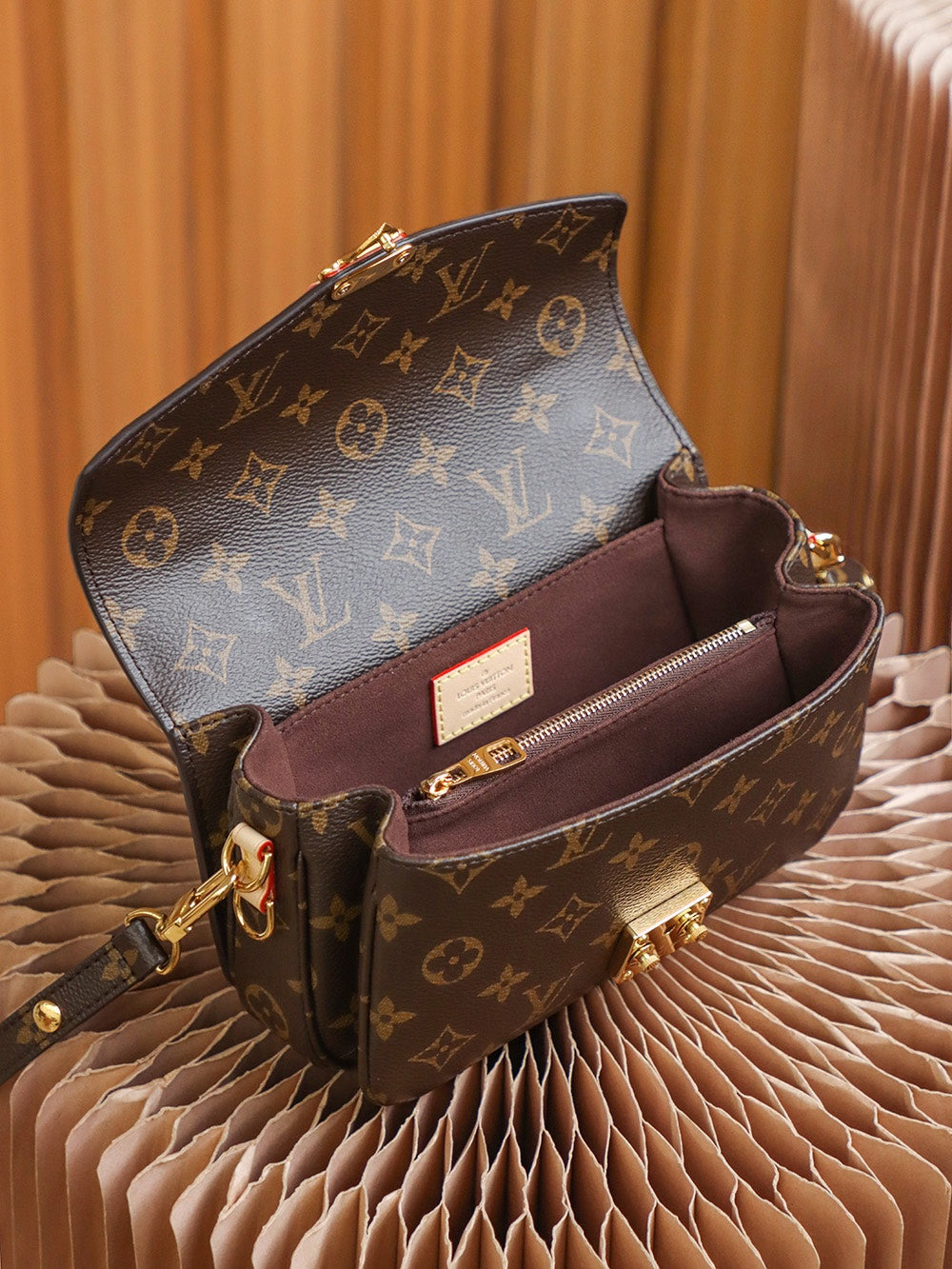 Bolsa Louis Vuitton Métis East West