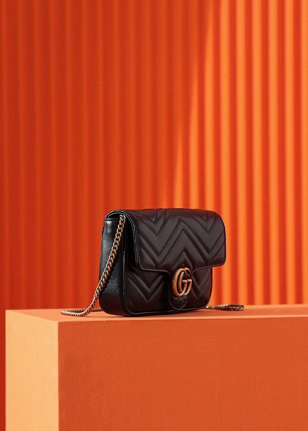 Bolsa Gucci Marmont com porta cartão