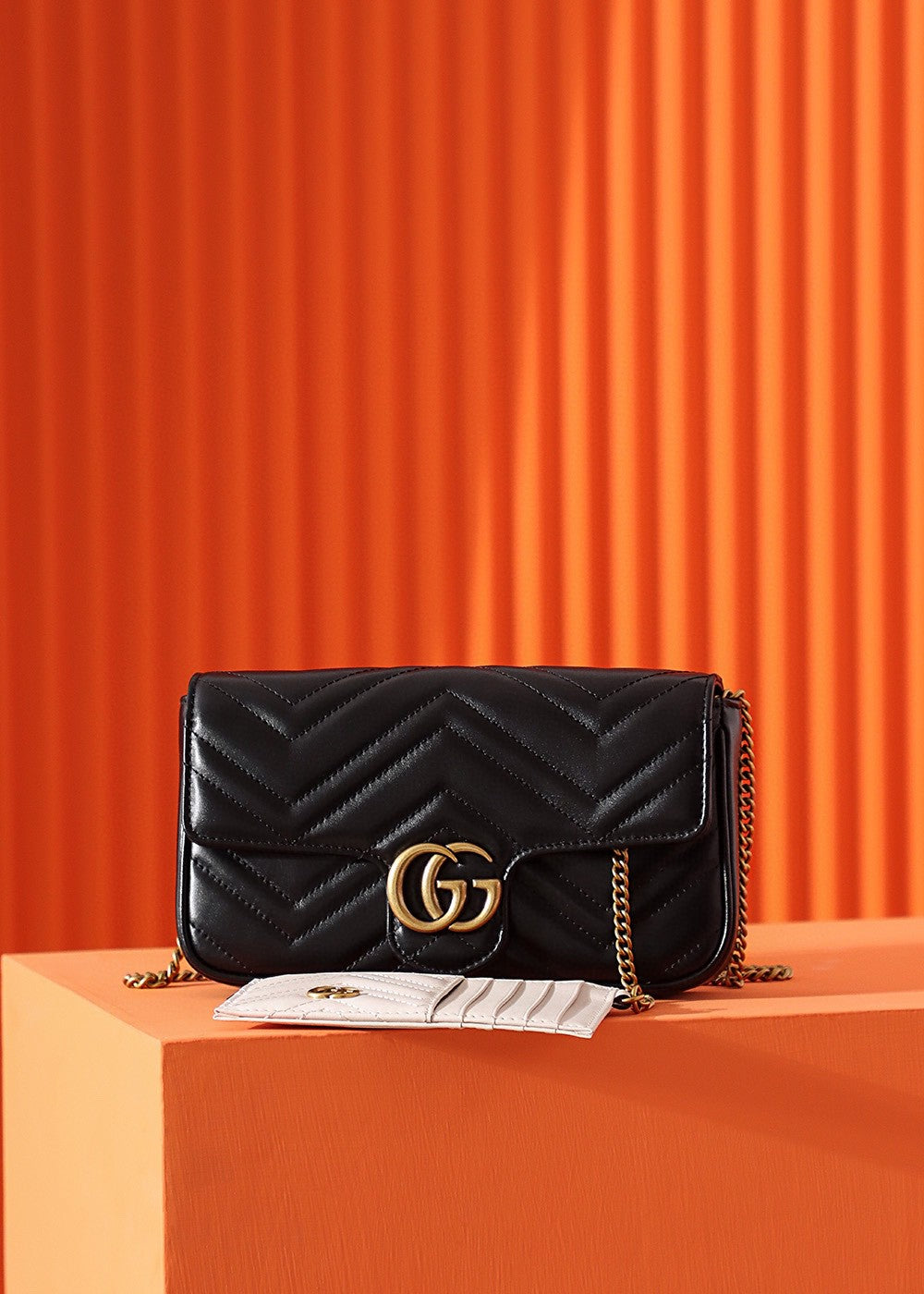 Bolsa Gucci Marmont com porta cartão