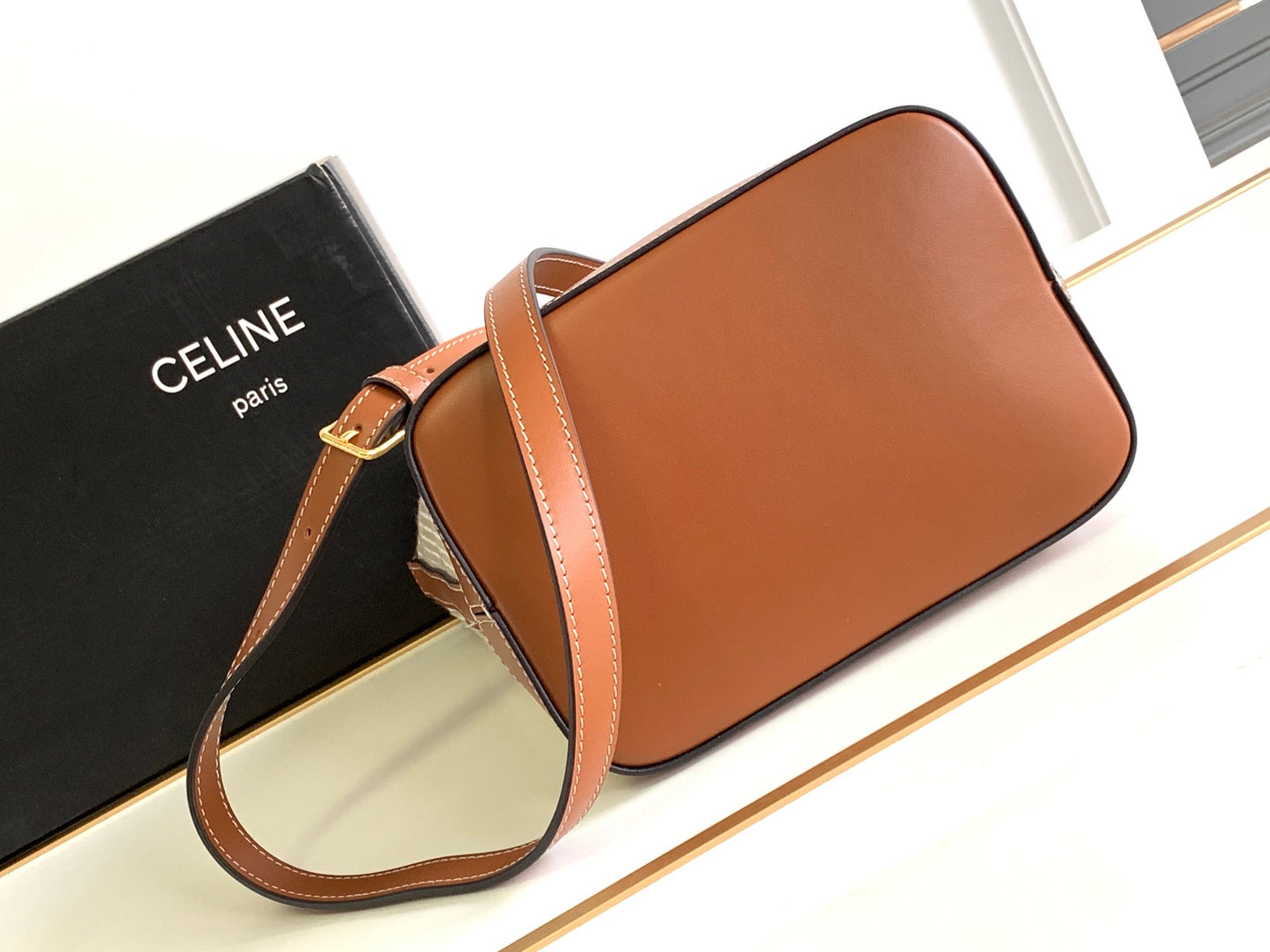 Bolsa Bucket Celine