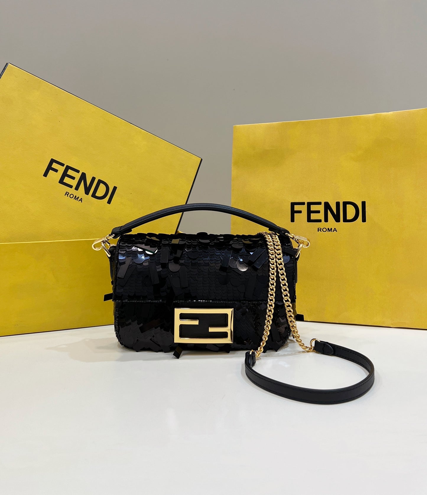 Bolsa Fendi Baguete Paetê