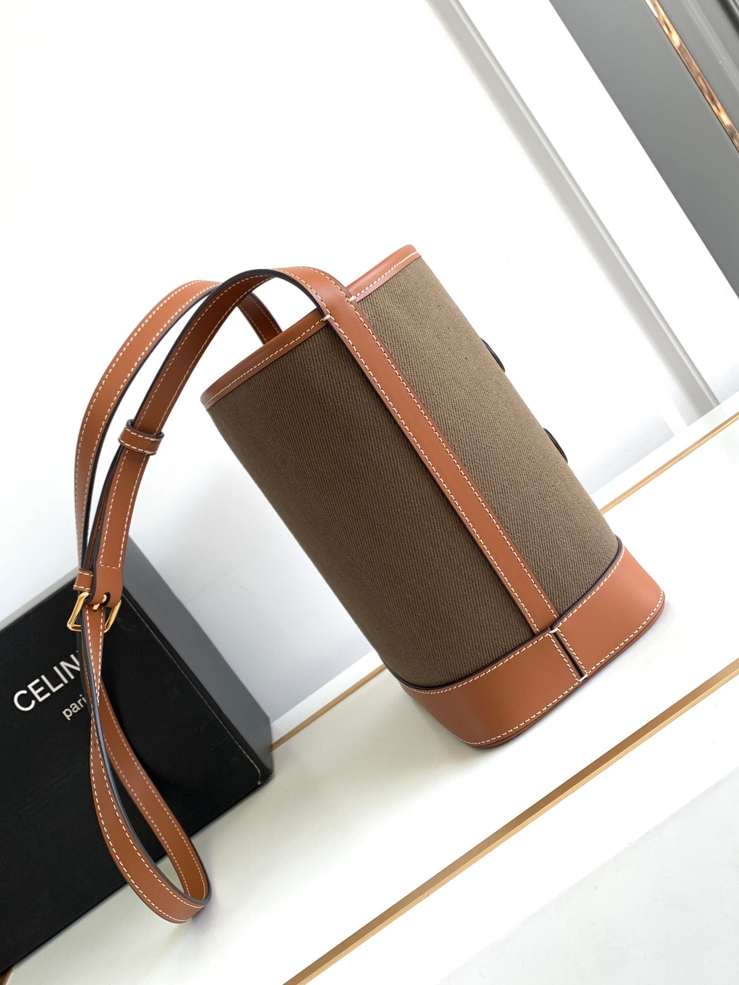 Bolsa Bucket Celine