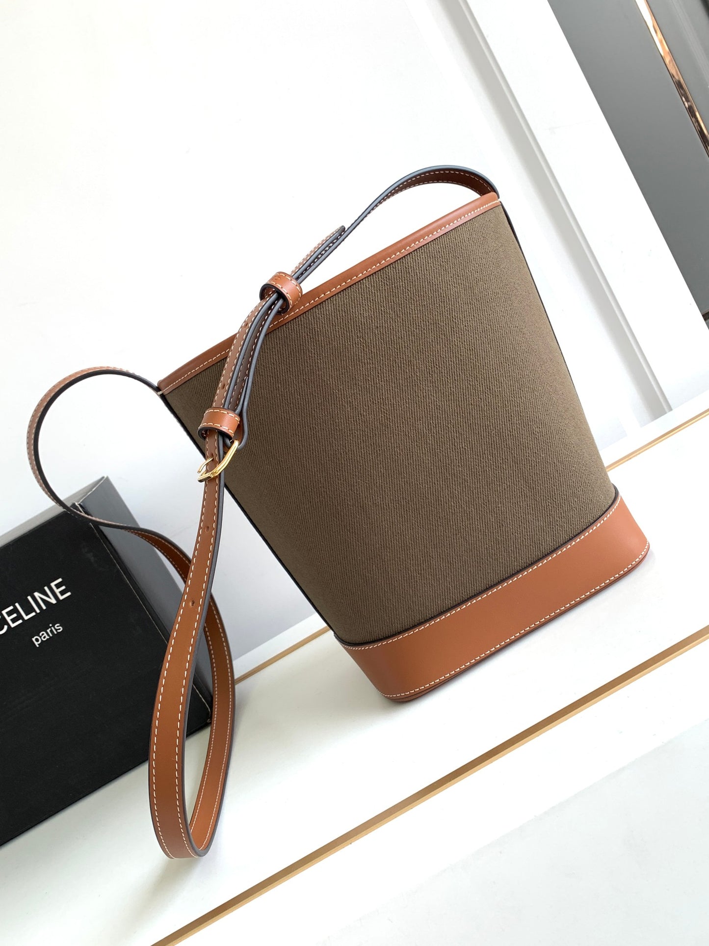 Bolsa Bucket Celine