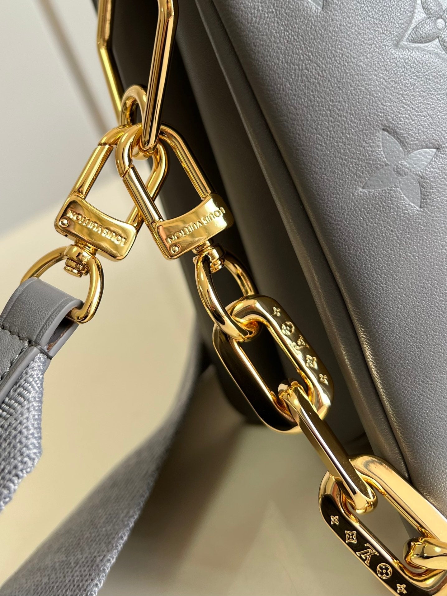 Bolsa Louis Vuitton Coussin