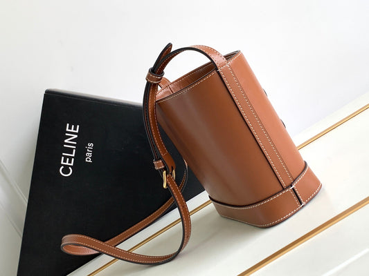 Bolsa Celine Triomphe Bucket