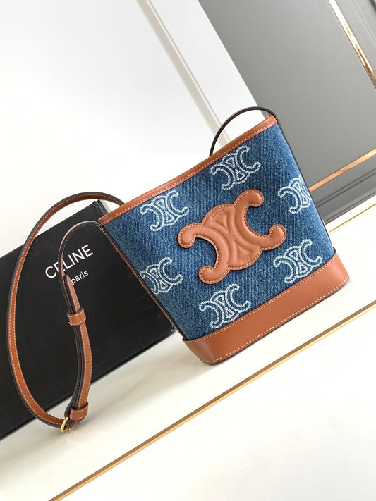 Bolsa Celine Triomphe Bucket