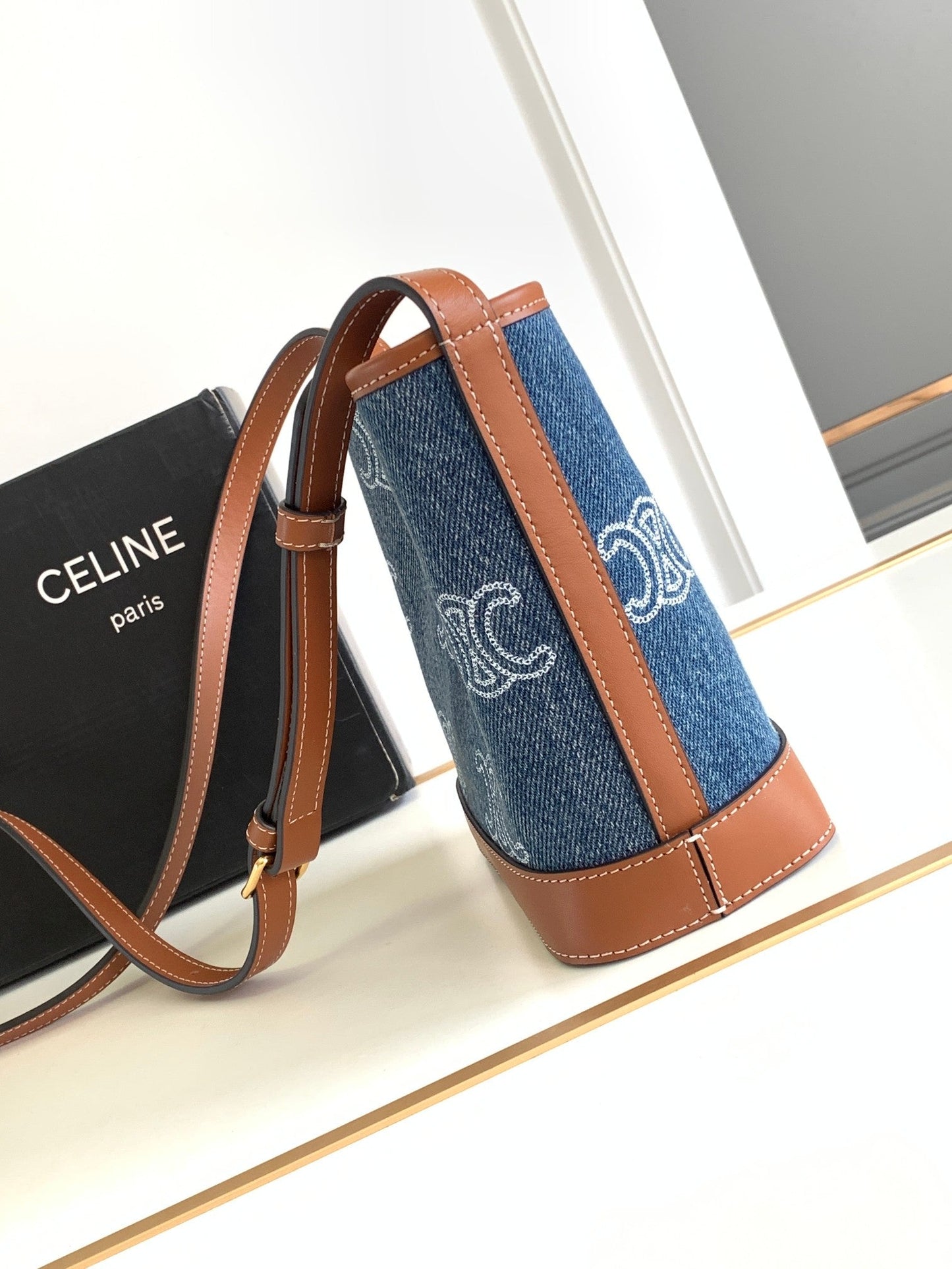 Bolsa Celine Triomphe Bucket