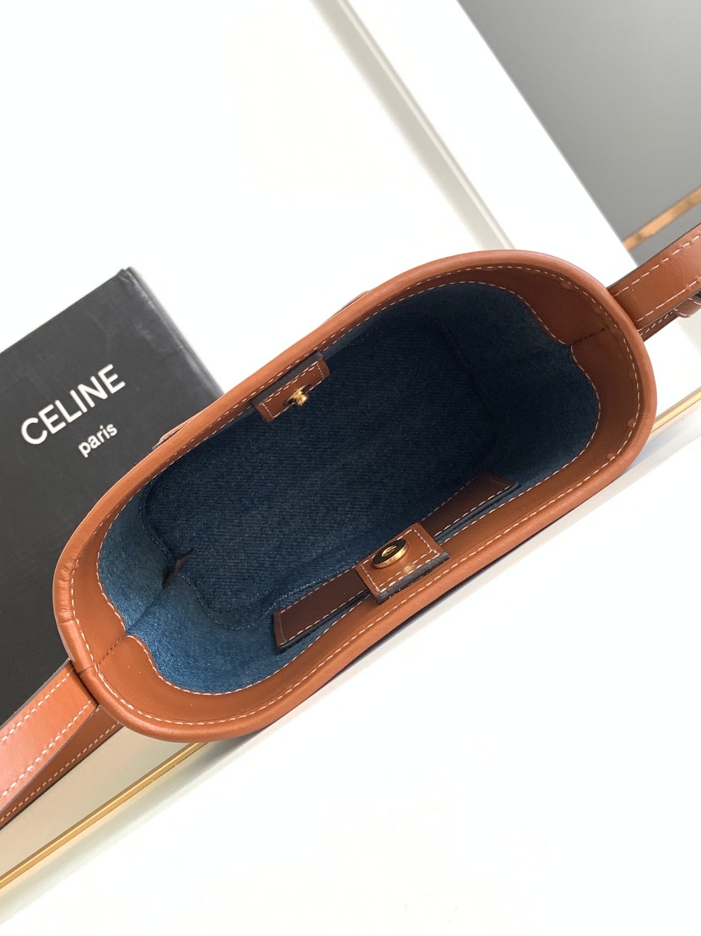 Bolsa Celine Triomphe Bucket