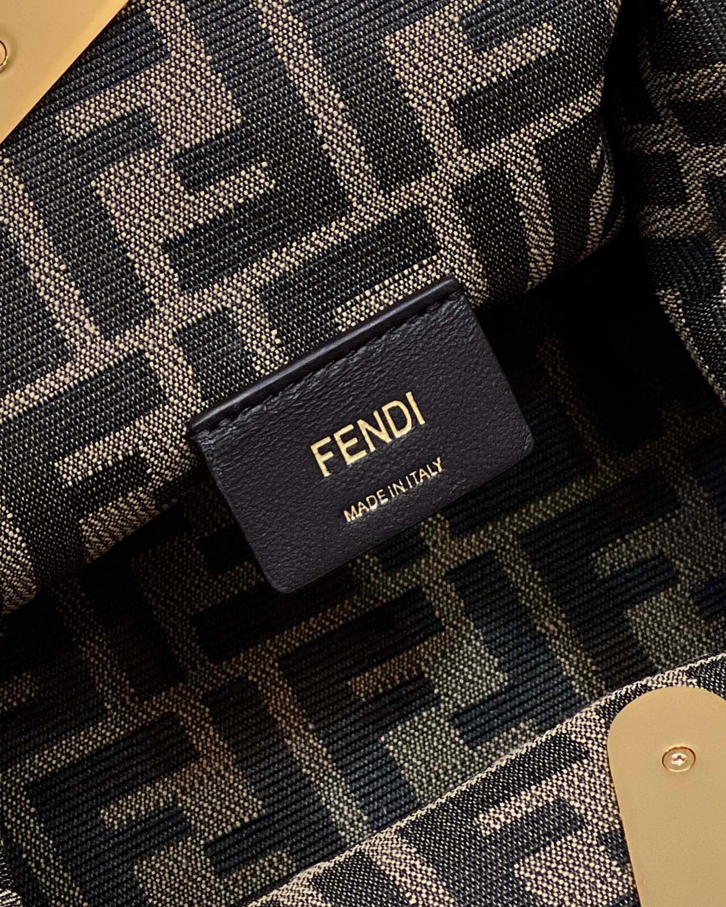 Bolsa Fendi First