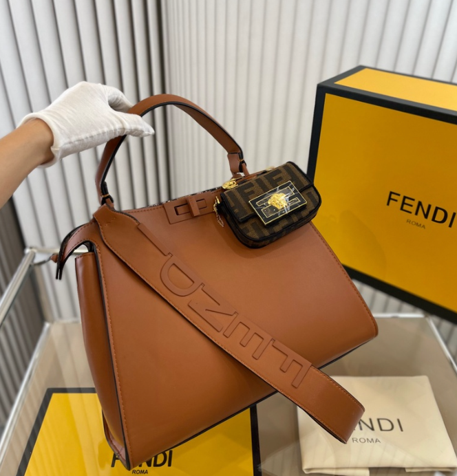 Bolsa Fendi Peekaboo