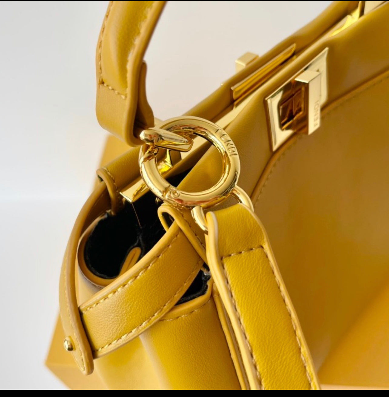 Bolsa Fendi Peekaboo Monster Amarelo