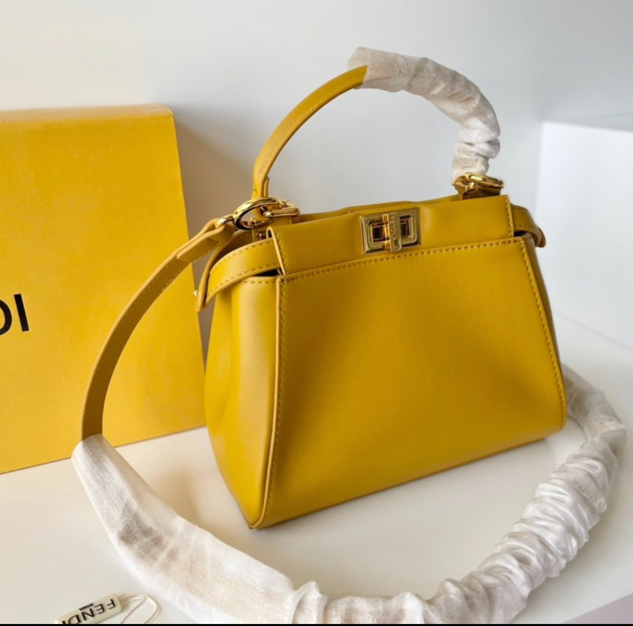 Bolsa Fendi Peekaboo Monster Amarelo