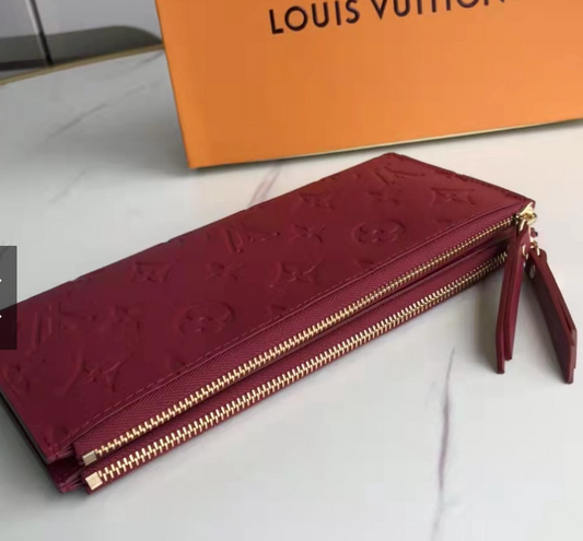 Carteira Louis Vuitton em Relevo