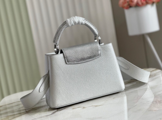 Bolsa Louis Vuitton Capucine Silver